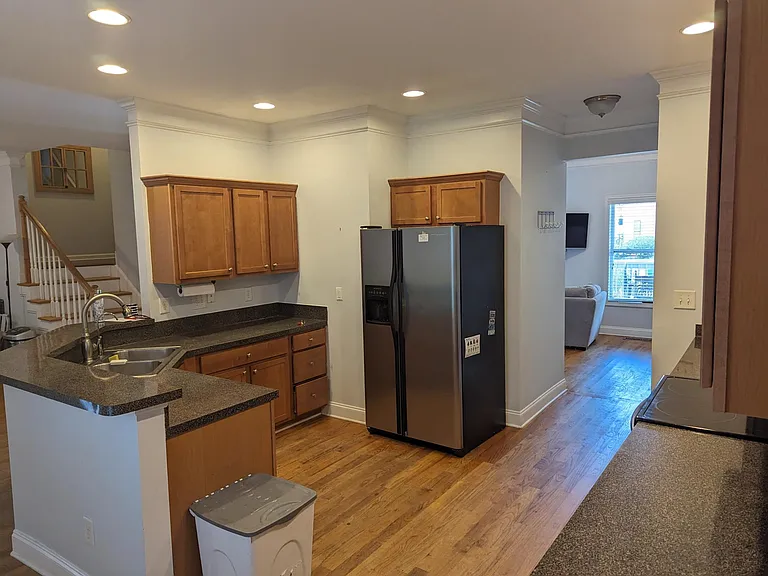 690 Terry St SE — Photo 3