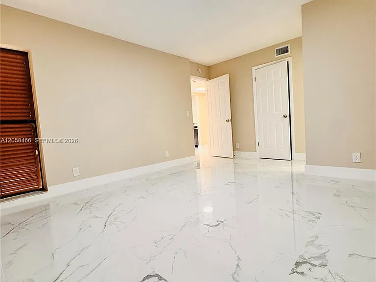 3939 NE 5th Ave #C106 — Photo 13