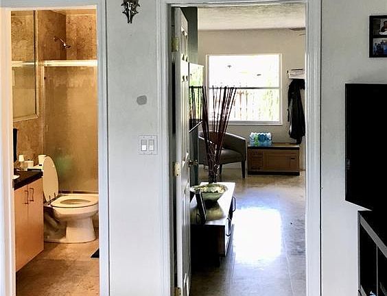 5th image of 736 NE 13th Ct Unit 21