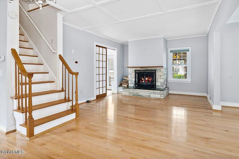 3rd image of 7 Swan Street