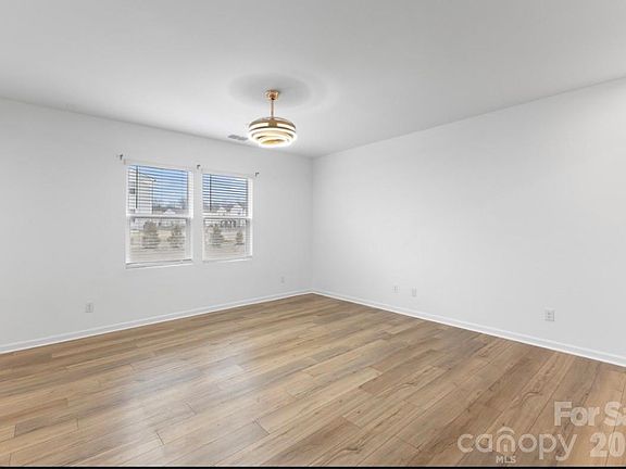 5th image of 3038 Langhorne Ave SW