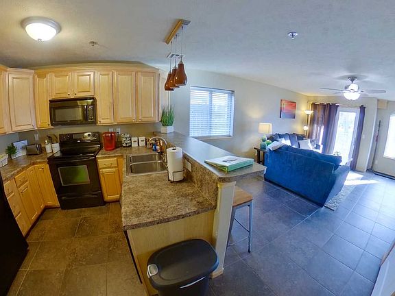 2nd image of 916 Bluemont Ave APT 301