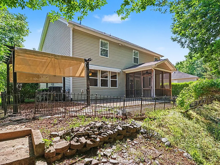 508 Ashburn Ln — Photo 25