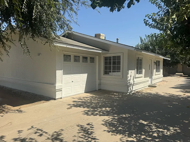 339 W Kern Ave — Photo 2