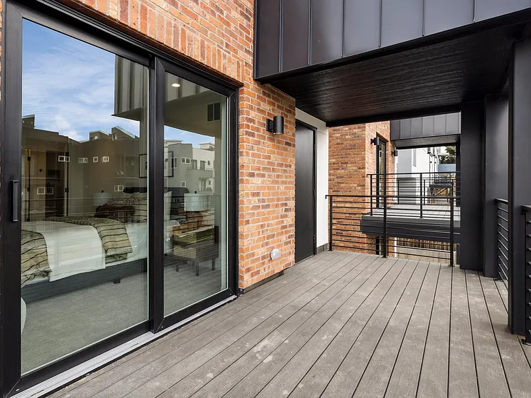 1233 Perry St #1 — Photo 11