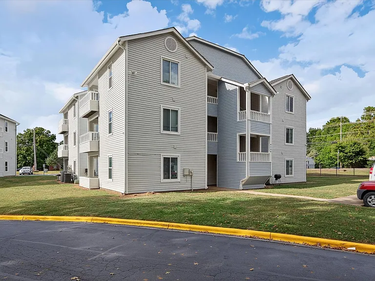 The Grove Apartments — Photo 24