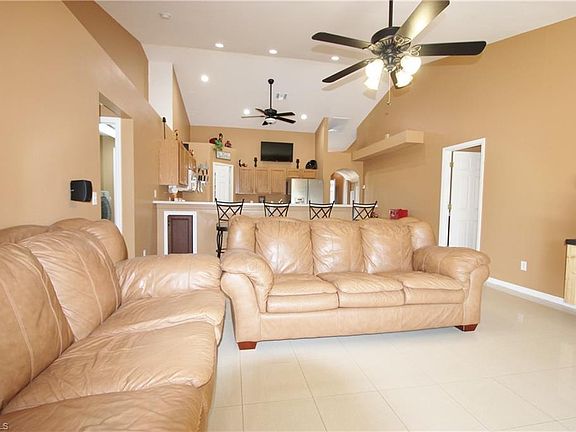 3rd image of 2813 NE 2nd Pl