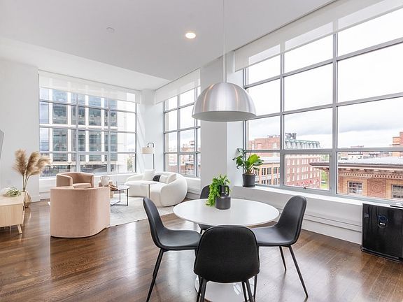 3rd image of 360 Newbury St Unit 501