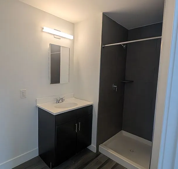 435 Tyler St — Photo 6