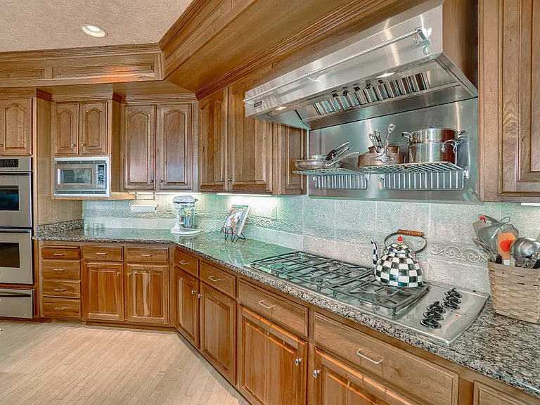 2703 Brush Creek Rd — Photo 22