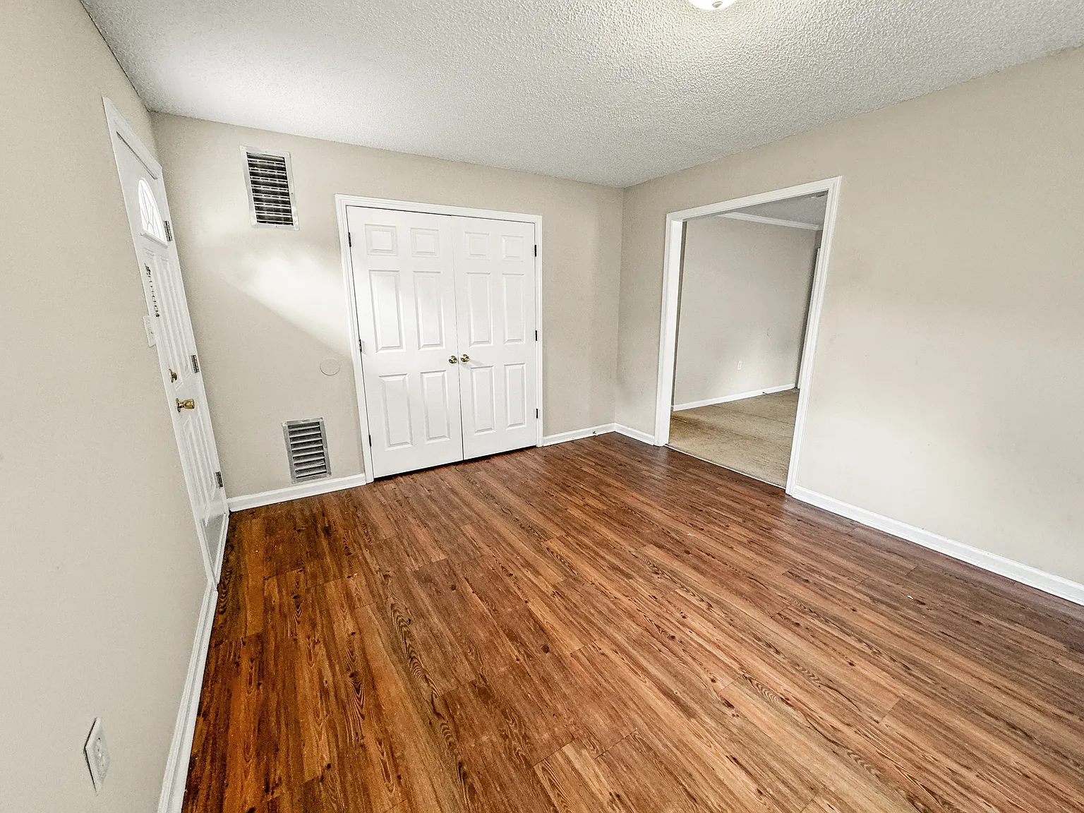 3 bed, 1170 sqft, $1,300 — Photo 3