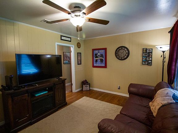 4th image of 119 Chinaberry St