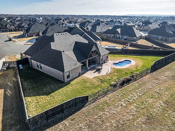5th image of 3205 W Union Ct