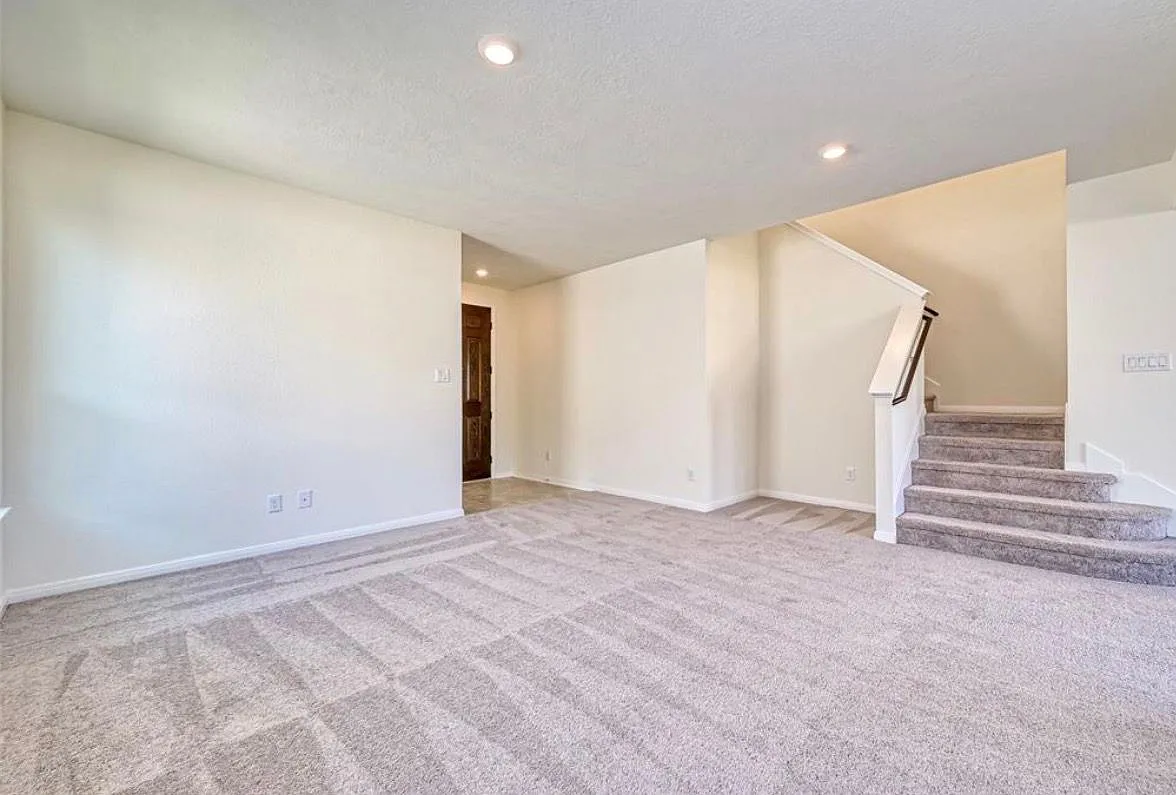 3 bed, 2.5 bath, 2300 sqft, $2,450 — Photo 4