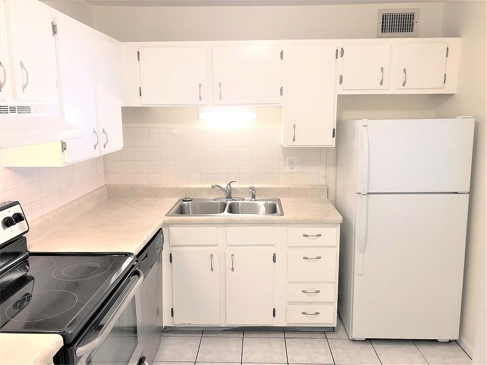 1st image of 4400 1st St N Unit 101