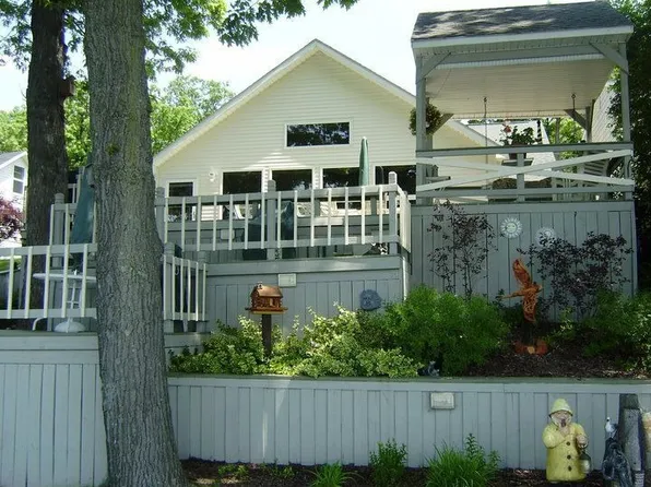 2049 Miles Rd, Lapeer, MI 48446