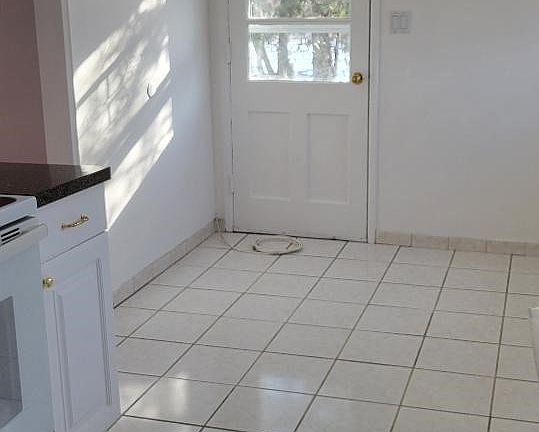 Kitchen -Eat-In Area