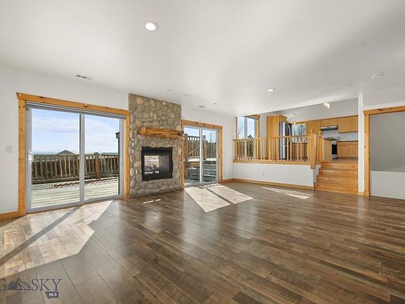 4th image of 1960 Coyote Ridge Rd N