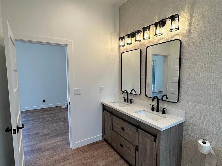1845 N Screenland Dr — Photo 15