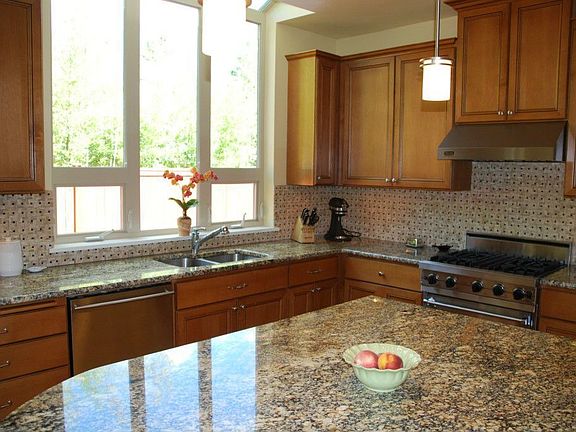 2nd image of 12522 NE 80th Pl
