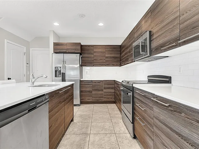 105 Kenny Blvd — Photo 2