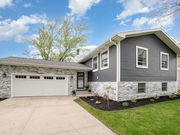 1254 Queensway Dr, Weidman, MI 48893