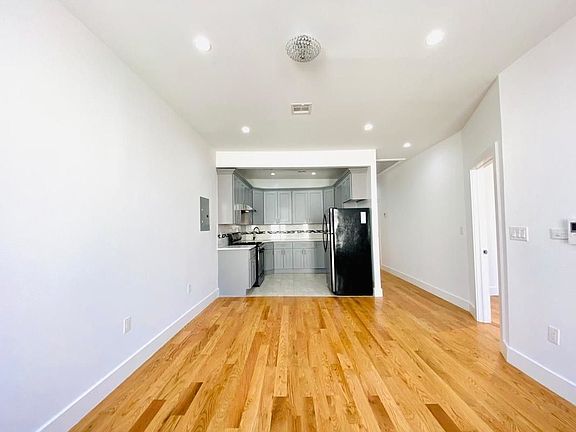 2nd image of 363 Knickerbocker Ave #3R