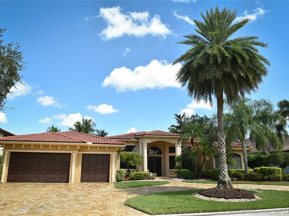 1st image of 605 W Enclave Cir W