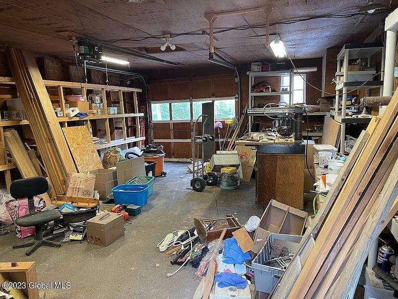 3rd image of 402 Canniff Road