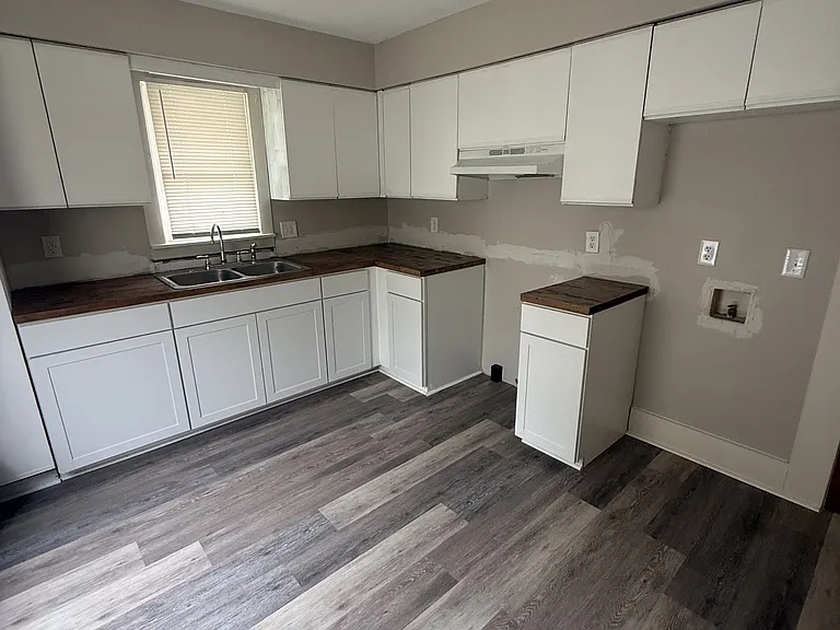 1050 Jackson Blvd — Photo 11