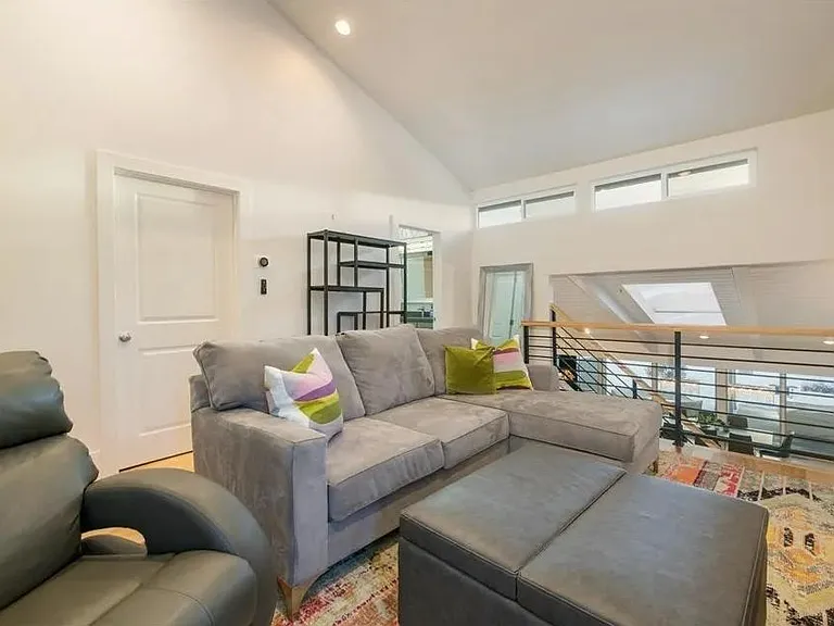 2660 E Parleys Way — Photo 9