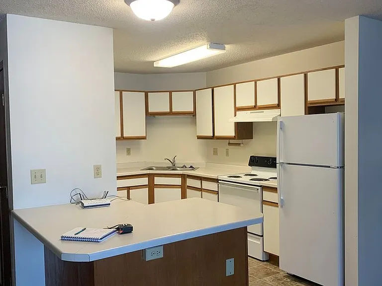 Dakota E & W Apartments — Photo 96