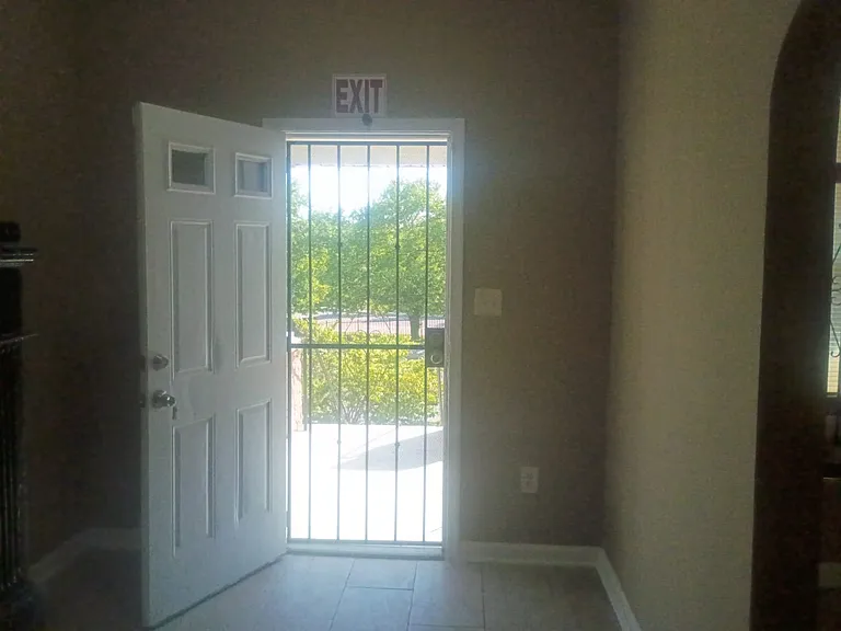 2515 Reisterstown Rd — Photo 1