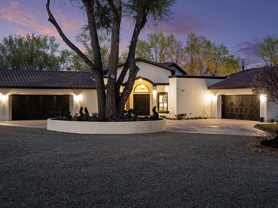1st image of 420 Calle Conejo