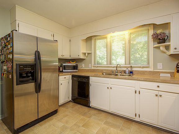 5th image of 14 Saint Martin Pl