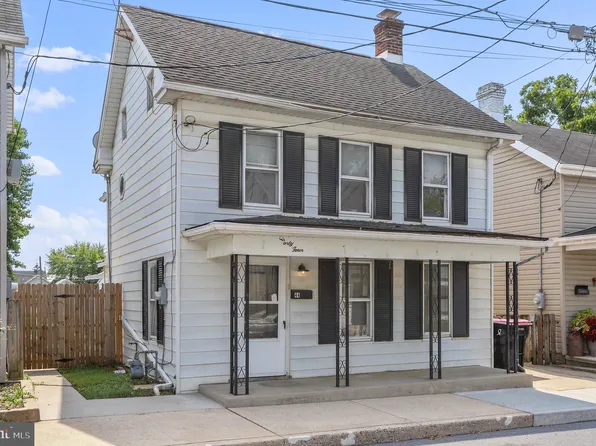 44 W Madison St, Greencastle, PA 17225