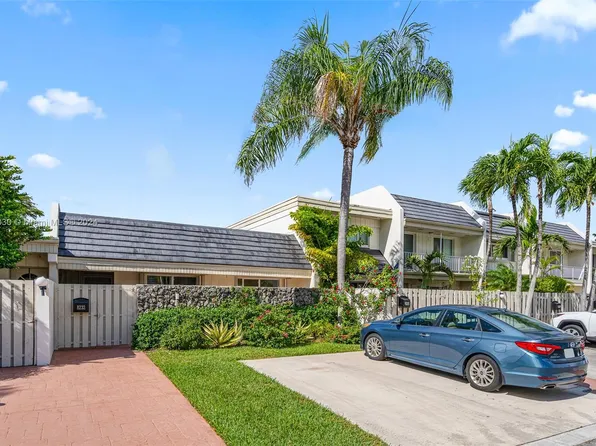 8232 SW 82nd Pl, Miami, FL 33143