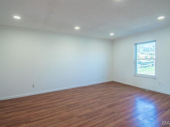 5th image of 689 Boca Raton Dr #B