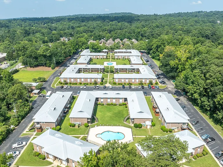 Chateau Orleans Apartments — Photo 23