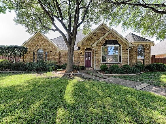 2nd image of 2714 Brookshire Dr