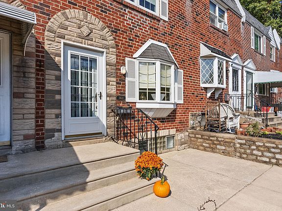 3rd image of 3611 W Earlham St