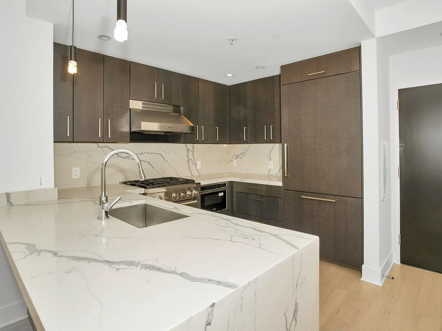 1400 Hudson St — Photo 4