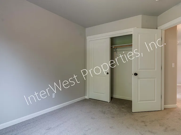 10317 NE 61st Cir — Photo 8