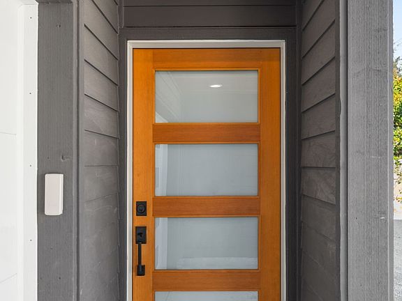 3rd image of 10732 Fremont Avenue N