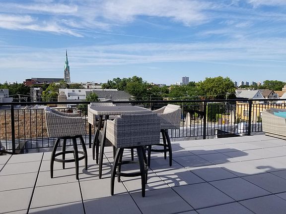 3rd image of 1409 W Diversey Pkwy APT 319