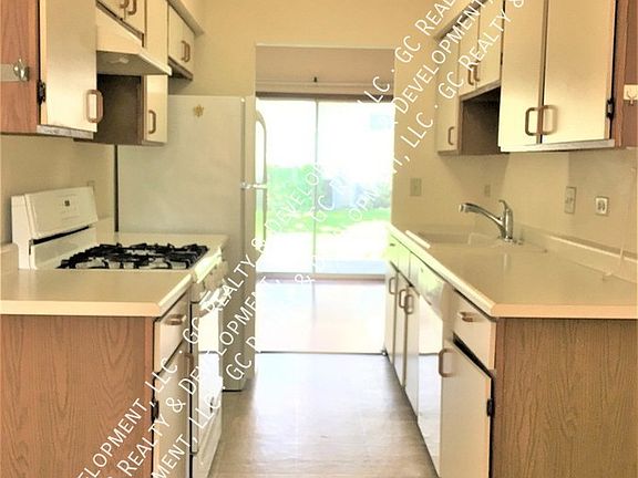 3rd image of 1212 S Parkside Dr