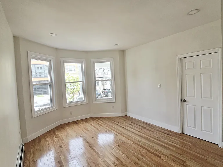 15 Dwight St — Photo 4