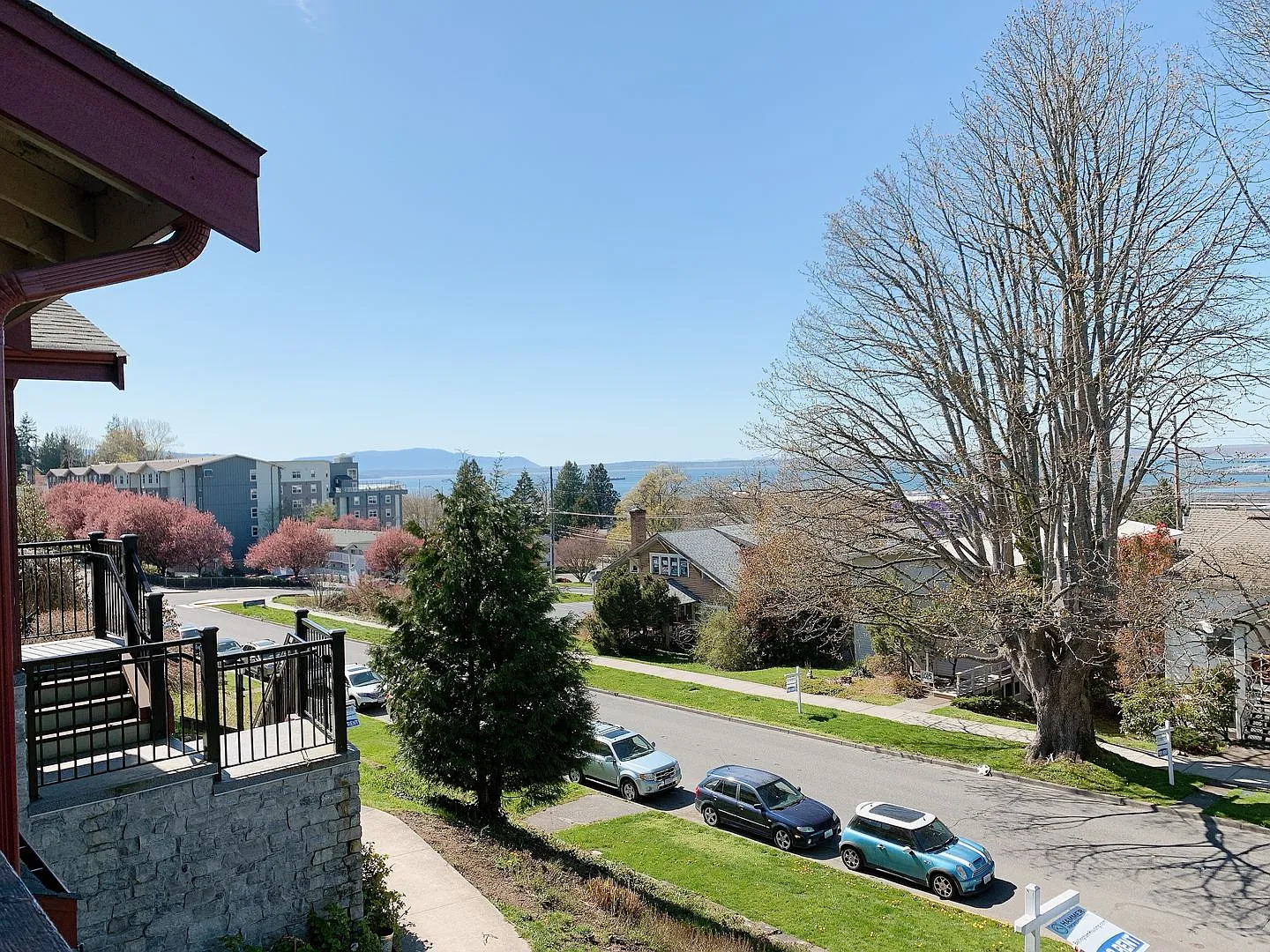 Spacious 4-Bedroom Apartments in the Heart of Student Row — Photo 4