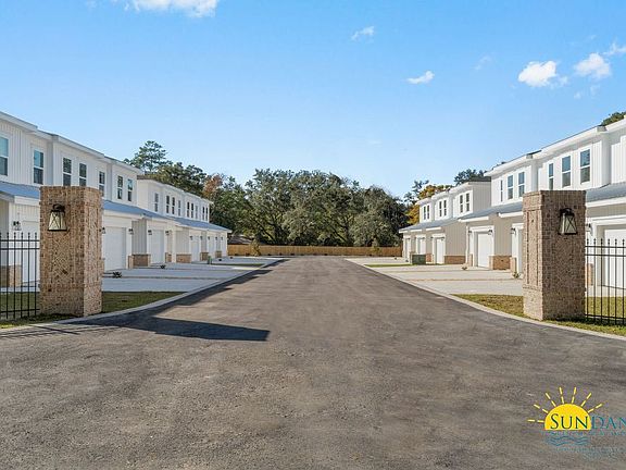 2nd image of 515 Hill Ln