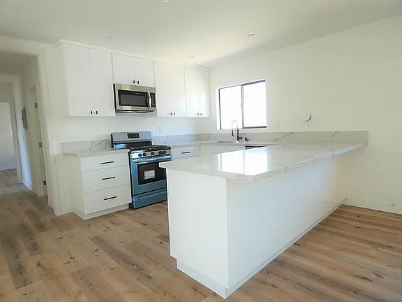 2nd image of 1347 N Stanley Ave APT 4
